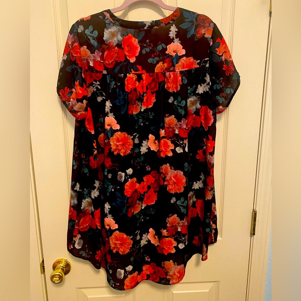 Torrid Roses Tunic Blouse - Picture 4 of 4